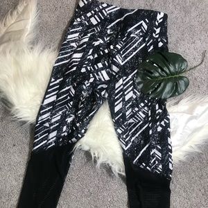 XERSION black and white Pattern Leggings